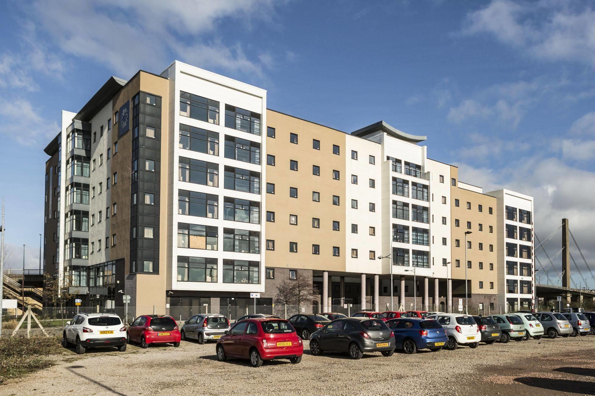 Newport Student Village ภายนอก รูปภาพ